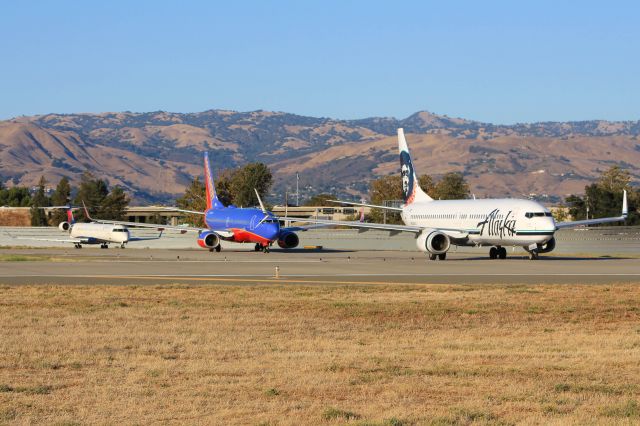 Boeing 737-800 (N508AS)