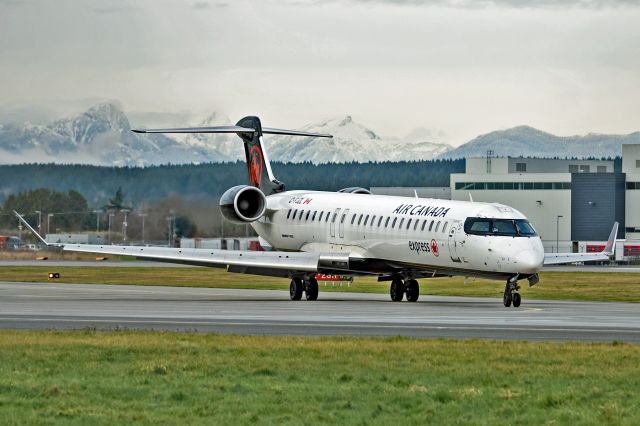 Canadair Regional Jet CRJ-900 (C-FJZL)