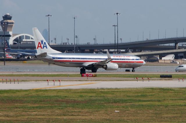 Boeing 737-700 (N915AN)