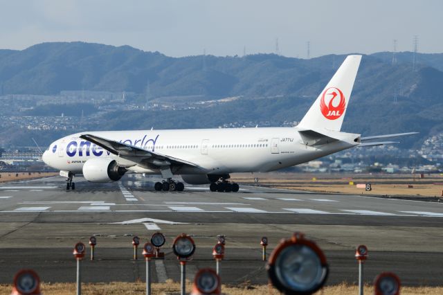 Boeing 777-200 (JA771J)