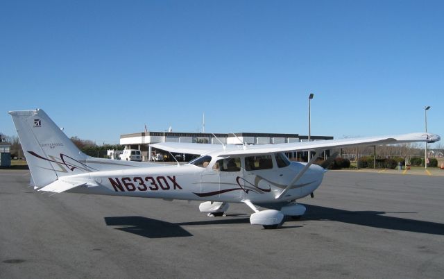 Cessna Skyhawk (N6330X)