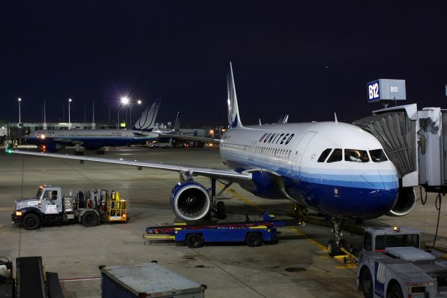 Airbus A320 (N488UA)