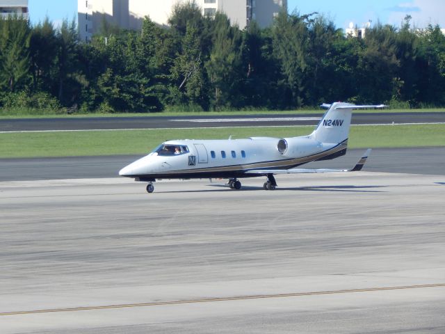 Learjet 55 (N24NV)