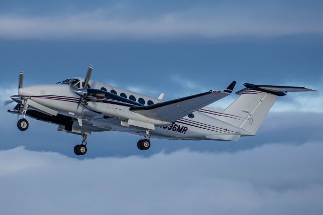 Beechcraft Super King Air 300 (N536MR)