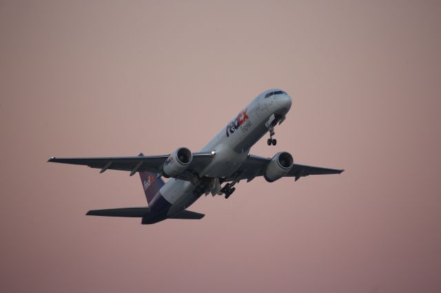 Boeing 757-200 (N967FD)