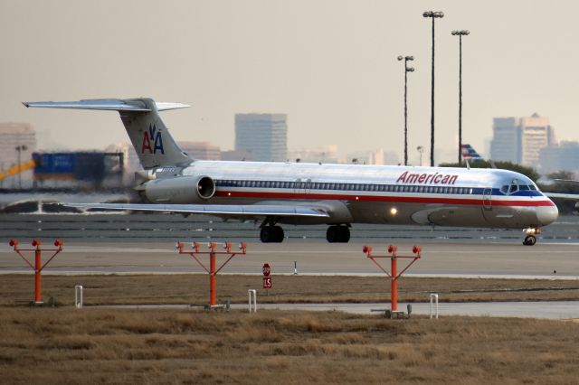 McDonnell Douglas MD-83 (N9681B)