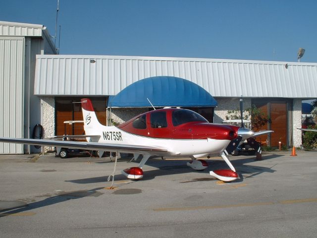 Cirrus SR-22 (N675SR) - on ramp at Correct Aviation - FXE