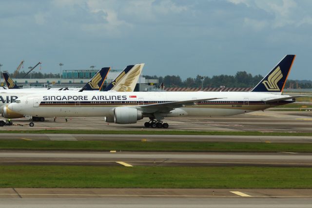 BOEING 777-300 (9V-SWS)