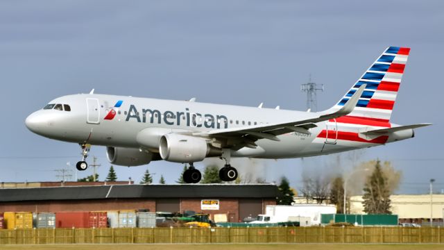 Airbus A319 (N8009T) - Arriving from (MIA/KMIA) in overcast and hazy morning.