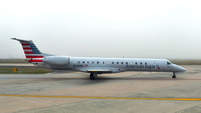 Embraer ERJ-145 (N669MB) - American Eagle Embraer ERJ-145LR N669MB in Charlotte