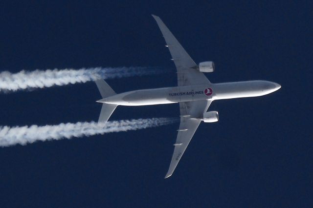 Boeing 777-200 (TC-LJO) - 38000 ft over DUS / EDDL