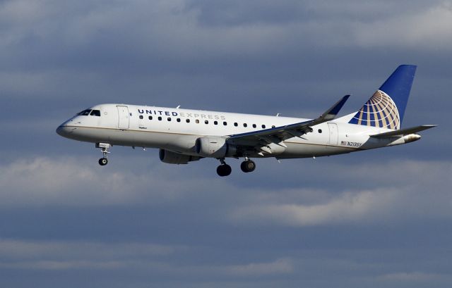 Embraer 175 (N213SY) - 17 December 2021