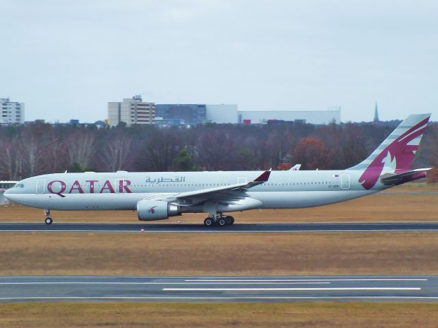 Airbus A330-300 (A7-AEM)