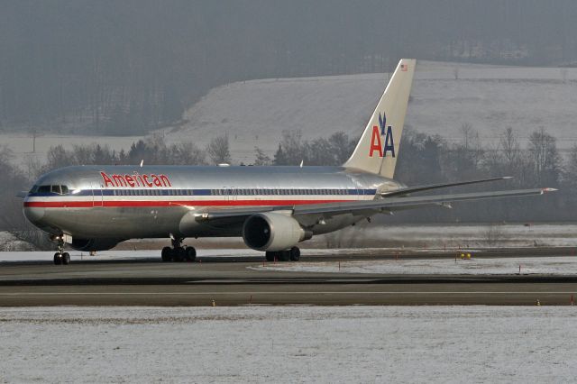 BOEING 767-300 (N347AN)