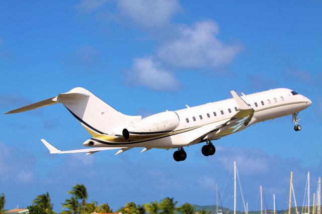 Bombardier Global Express (9H-AMF)