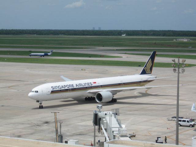 Boeing 777-200 (9V-SWO) - Parking