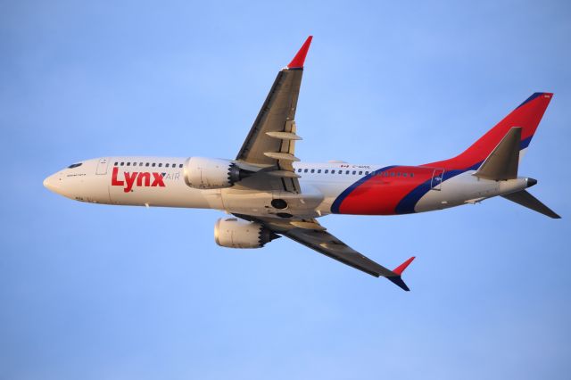 Boeing 737 MAX 8 (C-GUUL)