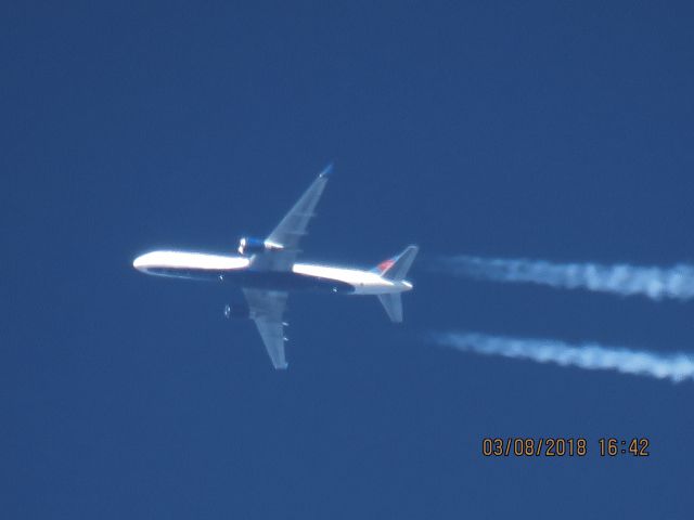 Boeing 757-200 (N665DN)