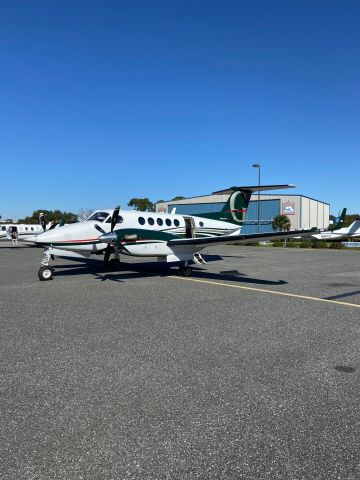 Beechcraft Super King Air 200 (N142RD)