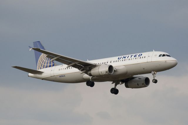 Airbus A320 (N474UA)