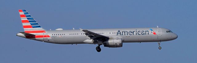 Airbus A321 (N912UY) - phoenix sky harbor international airport 21DEC19