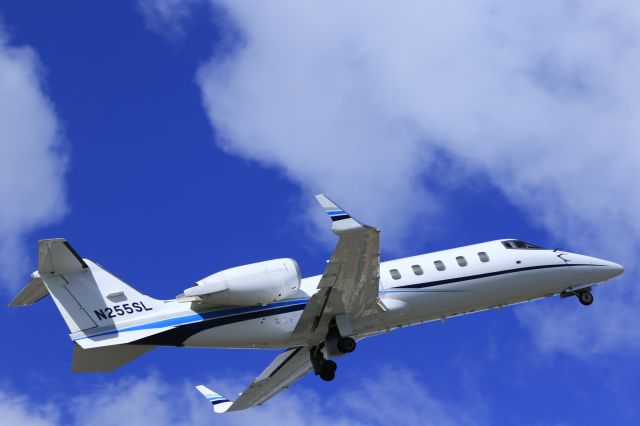 Learjet 60 (N255SL)