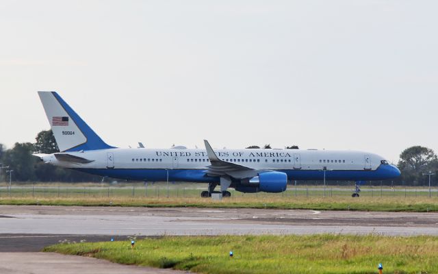 99-0004 — - "sam015" usaf c-32a 99-0004 arriving in shannon 24/7/17.