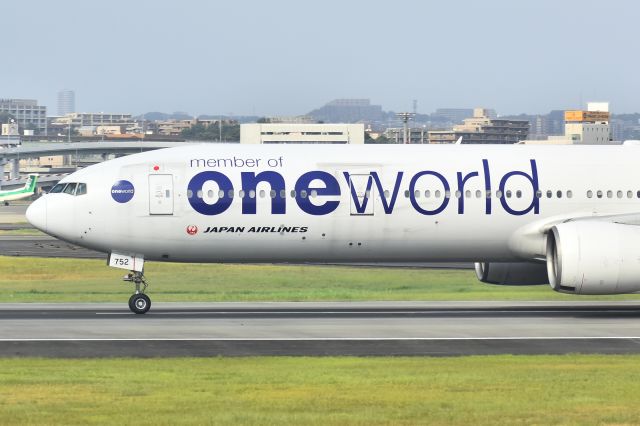 BOEING 777-300 (JA752J) - one world Livery