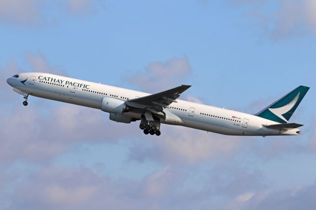 BOEING 777-300 (B-HNV)
