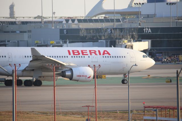 Airbus A330-200 (EC-MLB)