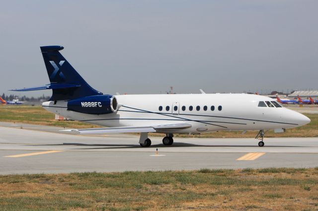 Dassault Falcon 2000 (N888FC)