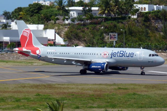 Airbus A320 (N605JB)