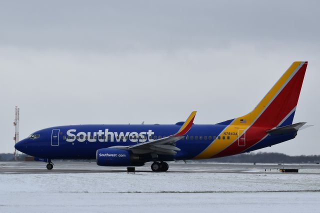 Boeing 737-700 (N7843A)