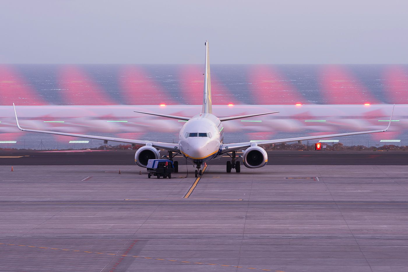 Boeing 737-800 (EI-EKA)