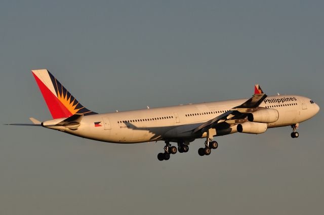 Airbus A340-300 (RP-C3432)