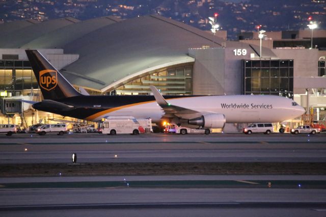 BOEING 767-300 (N315UP)