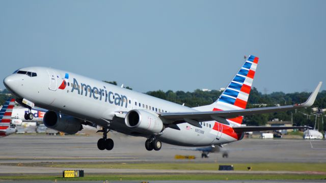 Boeing 737-800 (N853NN) - July 2018