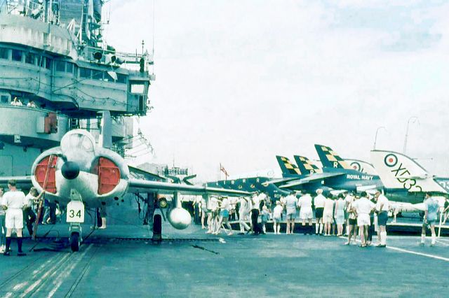 XD330 — - Supermarine Scimitar F.1 XD330 034R_RN NAS 803 Dec 1965 Fremantle, Western Australia.