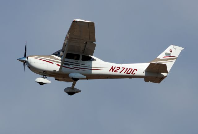 Cessna Skylane (N271DC)