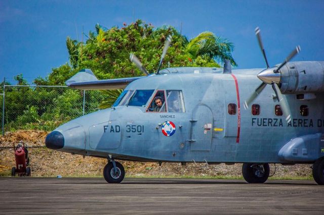 NURTANIO Aviocar (FAD3501) - CASA C212-400 FAD3501 de la Fuerza Aérea de la República Dominicana, en el Aeropuerto de Arroyo Barril (MDAB), Samana.