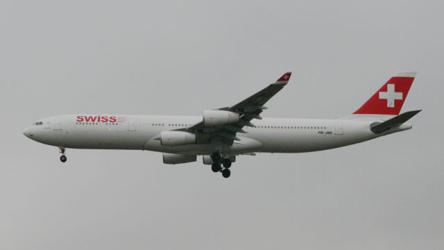 Airbus A340-300 (HB-JMF)