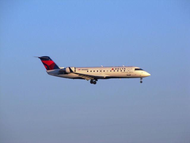 Canadair Regional Jet CRJ-200 (N905EV)