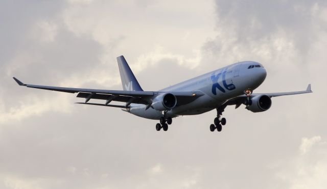 Airbus A330-200 (CS-TOP)