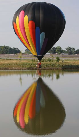 Unknown/Generic Balloon (N715OU) - Oompa Loompa skimming across a small pond moments before touching down behind Costco Wholesale on N Dixie Hwy adjacent to I-475 in Perrysburg, OH on 15 Jul 2018. Nineteen balloons competed in the 3rd annual Glass City Balloon Race in Rossford, OH.