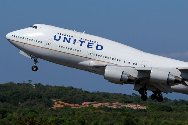 Boeing 747-200 (N128UA)