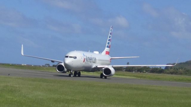 Boeing 737-800 (N864NN)