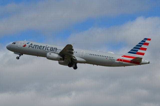 Airbus A321 (N587UW) - Departing runway 36C at KCLT - 10/26/20