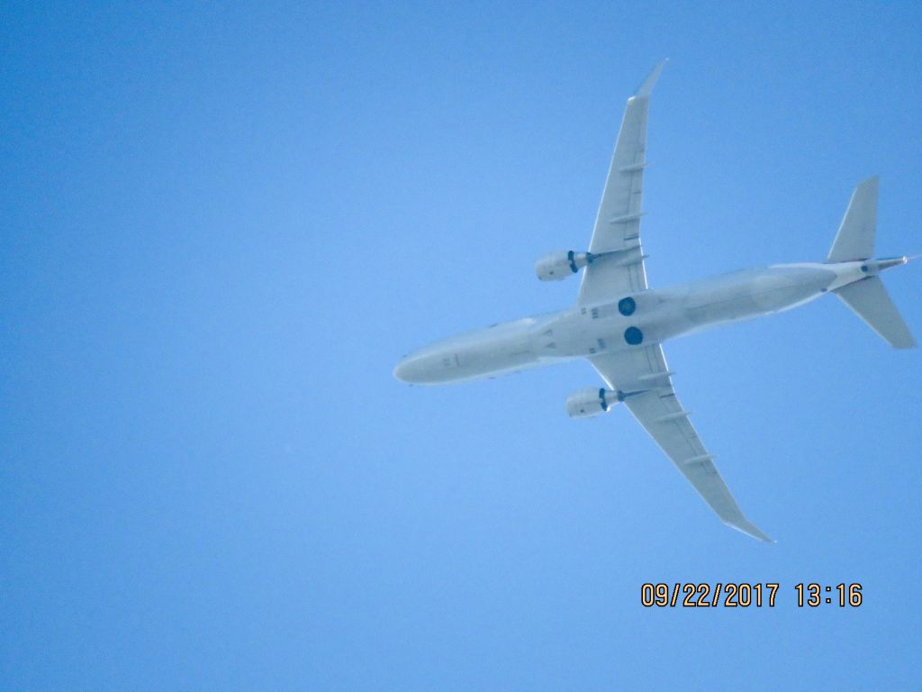 Embraer 175 (N254NN)