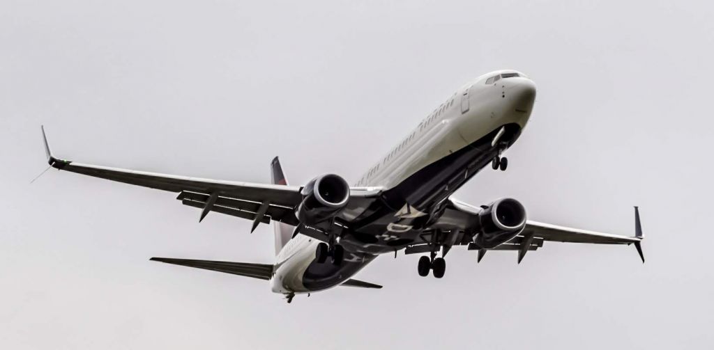 Boeing 737-700 (N862DN) - A Delta 737-900 on final for runway 4L into DTW.