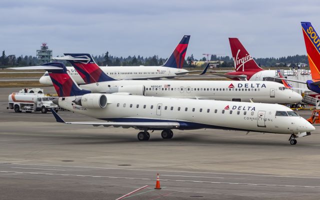 Canadair Regional Jet CRJ-700 (N613SK)